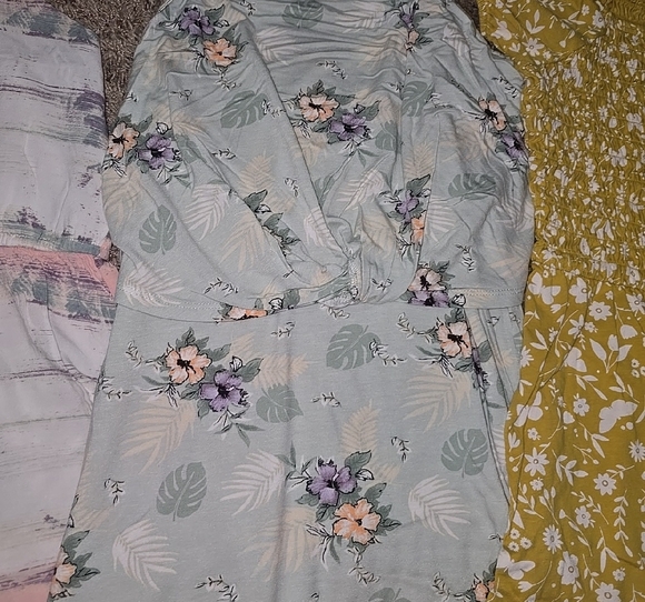 Floral and Solid Dresses Collection - Picture 4 of 7